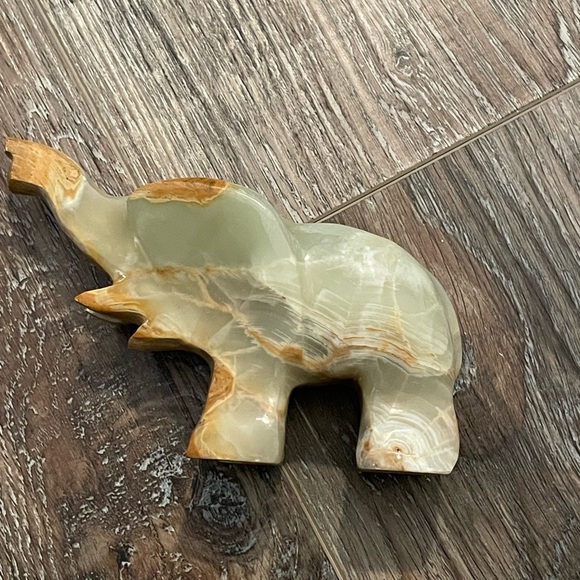 Green Onyx Stone Carved Small Elephant - Picture 1 of 5